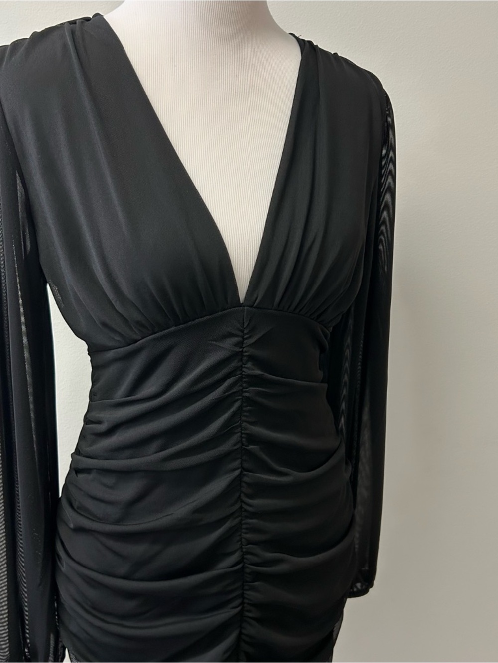 Stella Luce • Black Dress - Picture 2 of 7